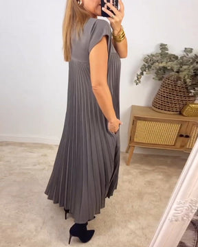 Sleeveless pleated simple solid color dress